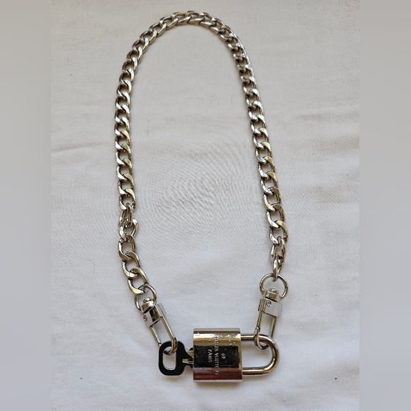 $700 Louis Vuitton Silver Padlock Lock & Key Full Inclusion - Picture 5 of 10